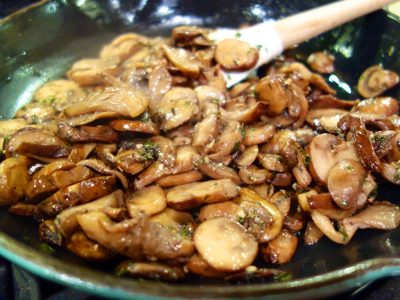 Poulet aux cèpes et aux morilles