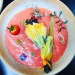 Fleurs de courgettes farcies à la mozzarella Di Bufala sur pulpe de tomates glacée