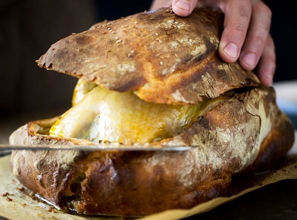 Pintade en croûte de pain